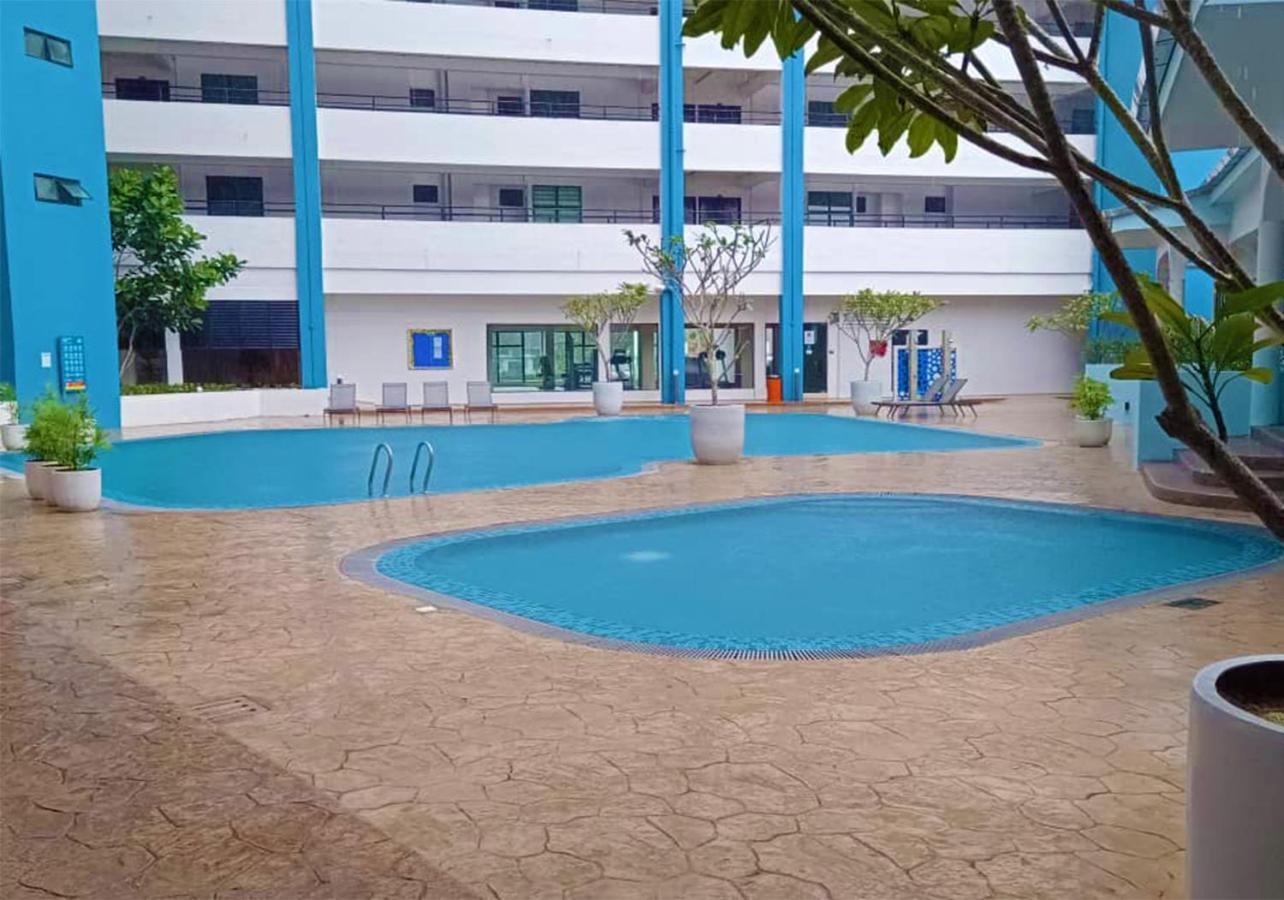 Mutiara Melaka Beach Resort - Islamic Compliance Only Tangga Batu Exterior foto