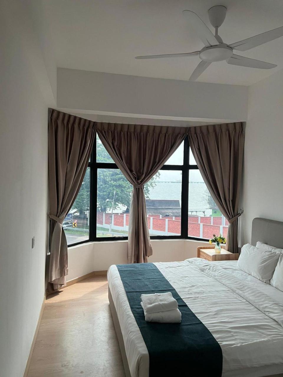 Mutiara Melaka Beach Resort - Islamic Compliance Only Tangga Batu Exterior foto